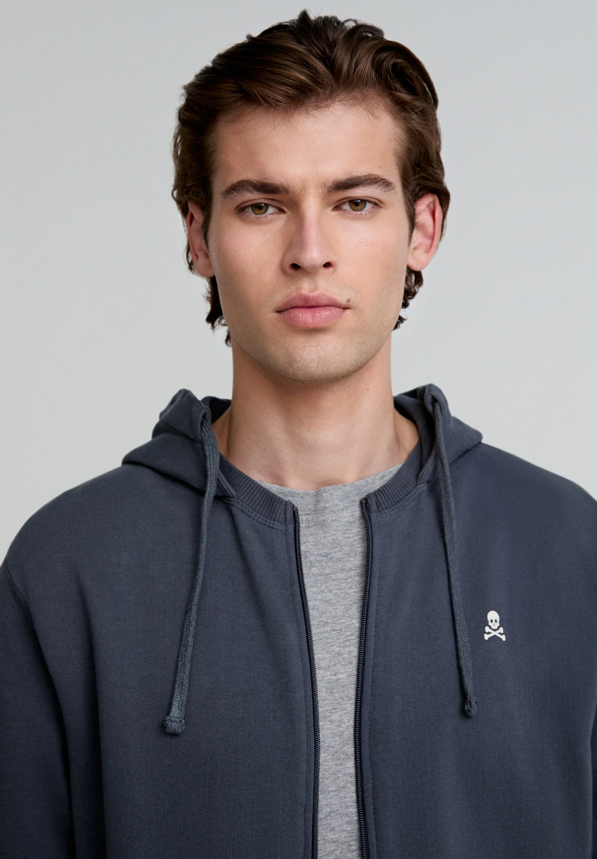 SUDADERA CAPUCHA BORDADA CONTRASTE - Image 3