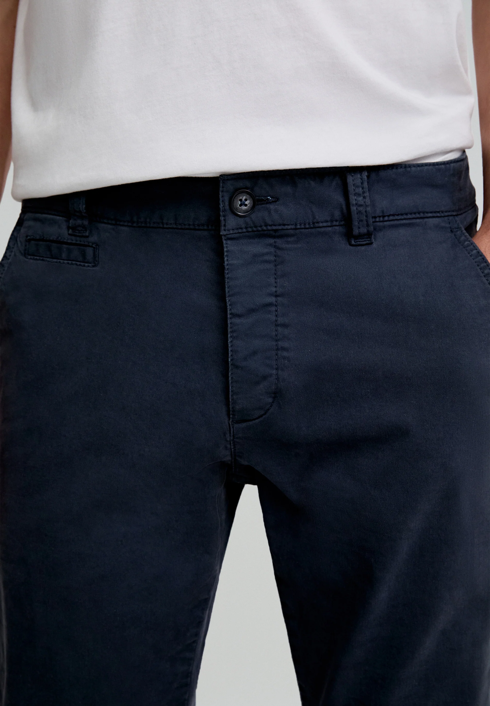 PANTALÓN CHINO CASUAL - Image 3