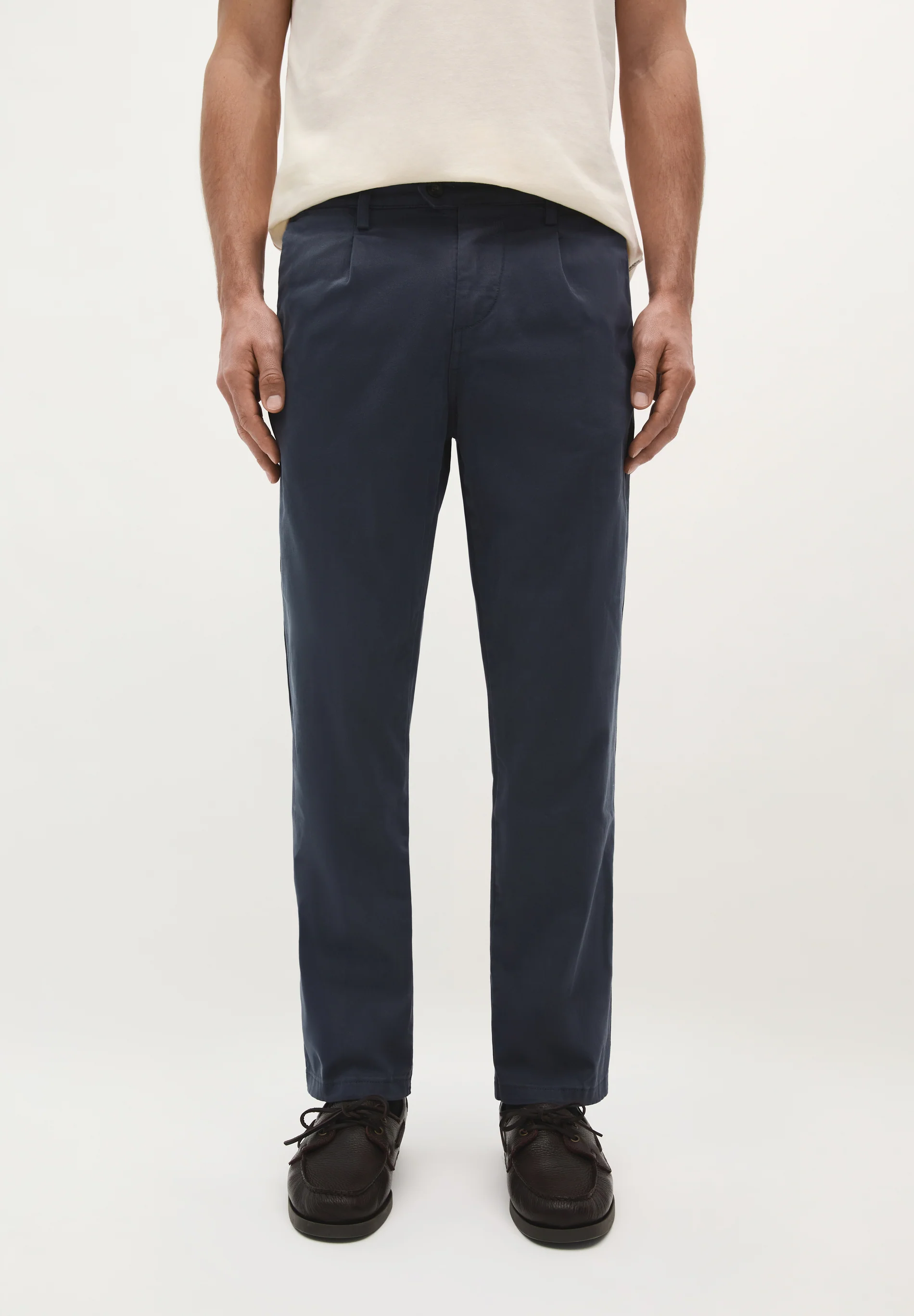PANTALÓN CHINO PINZAS RELAXED - Image 2