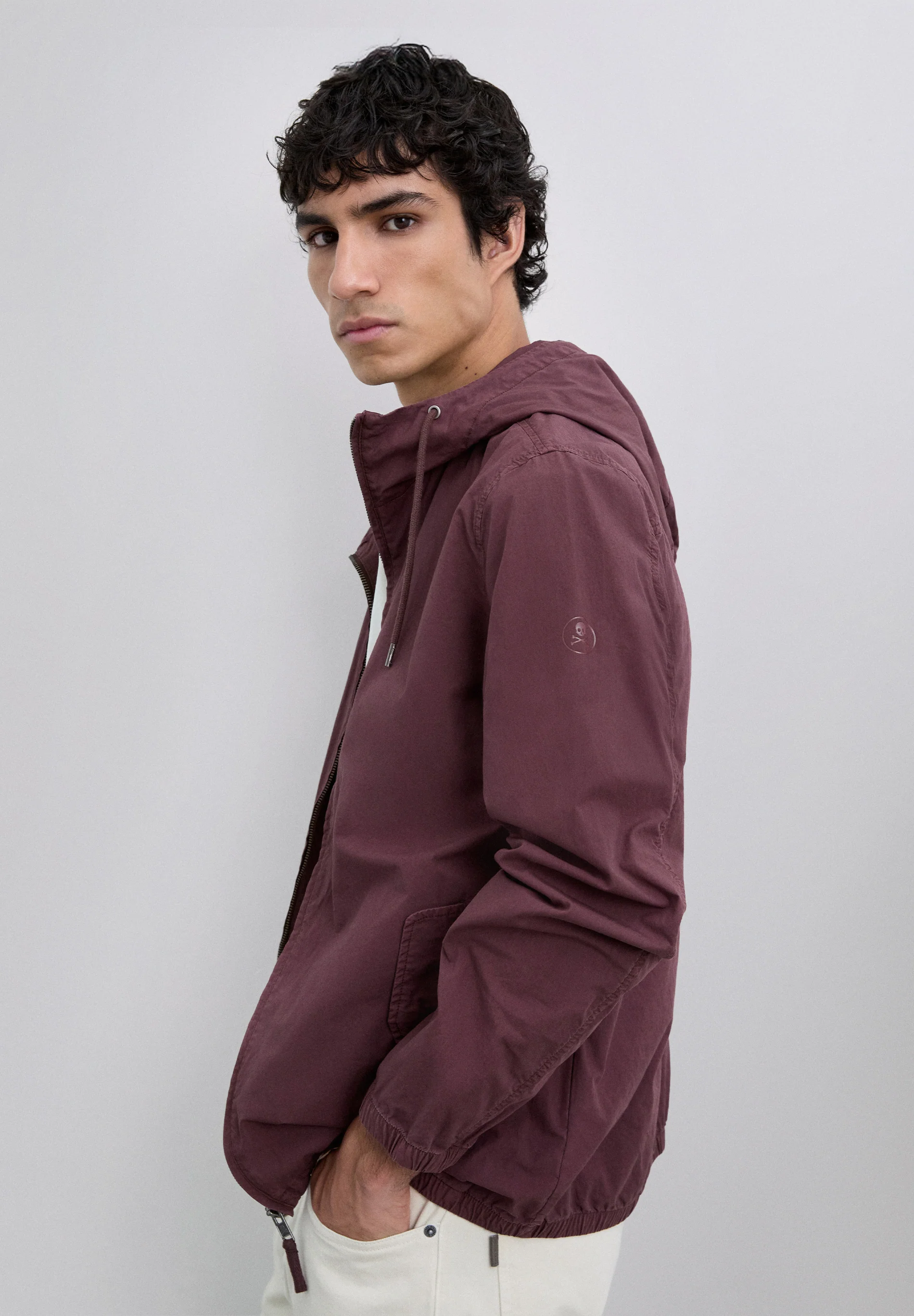 CHAQUETA LIGERA CAPUCHA - Image 3