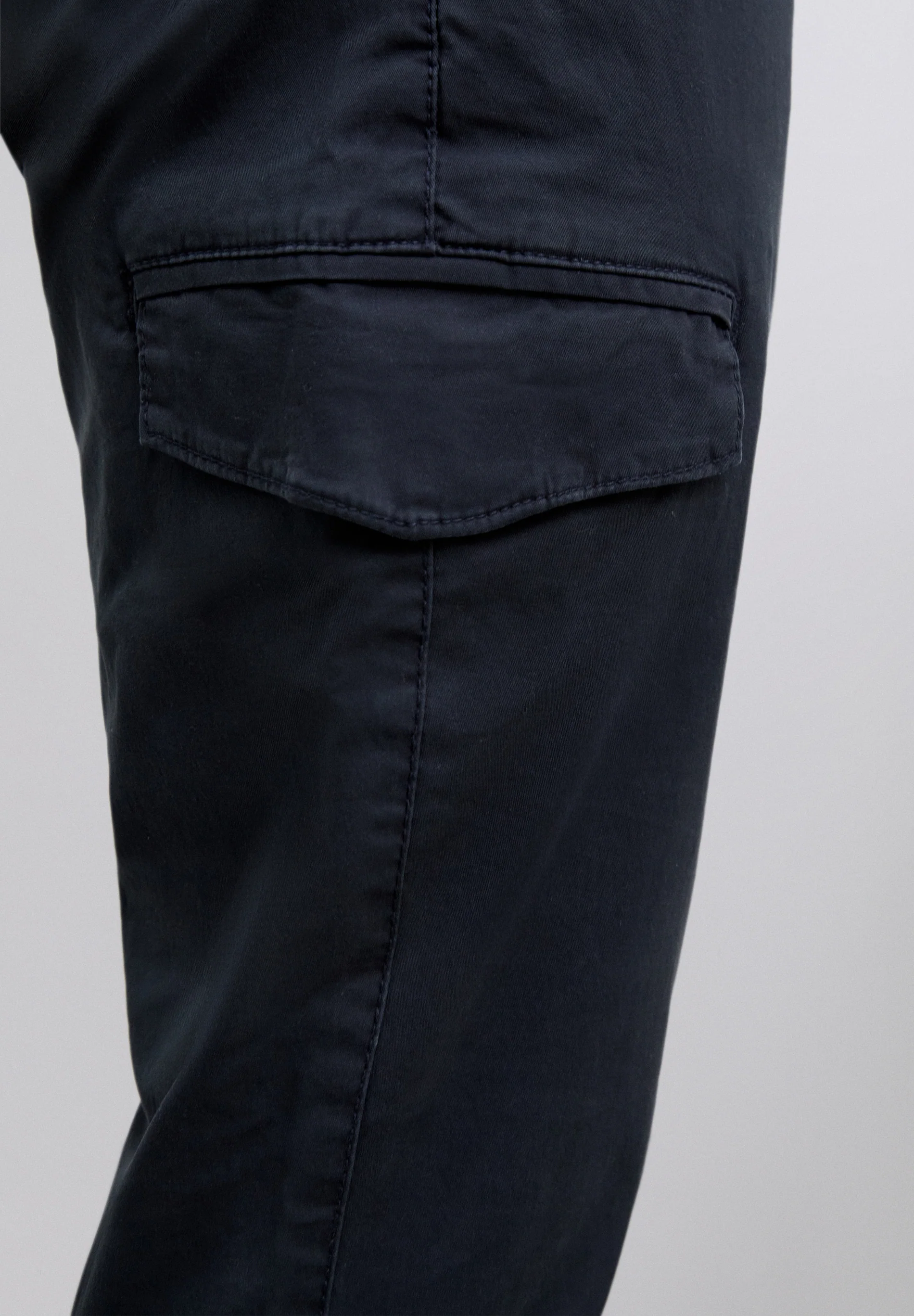 PANTALÓN CARGO SLIM FIT - Image 4