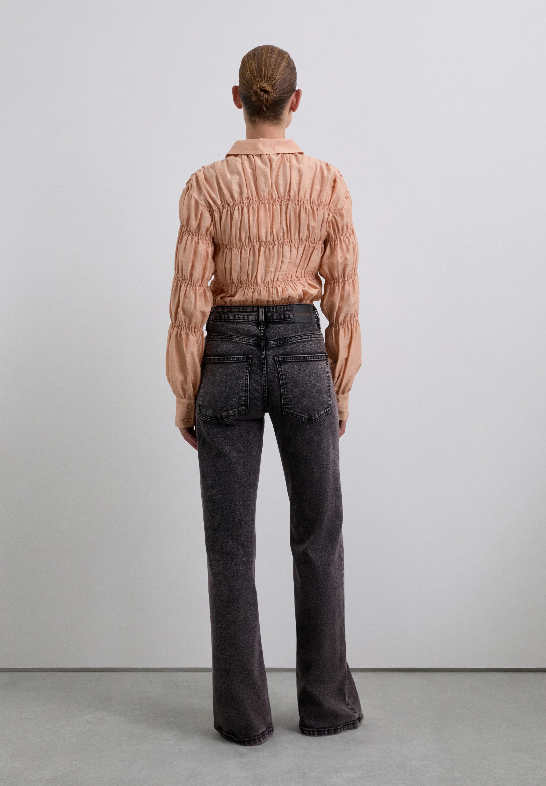 PANTALÓN DENIM TIRO MEDIO - Image 4