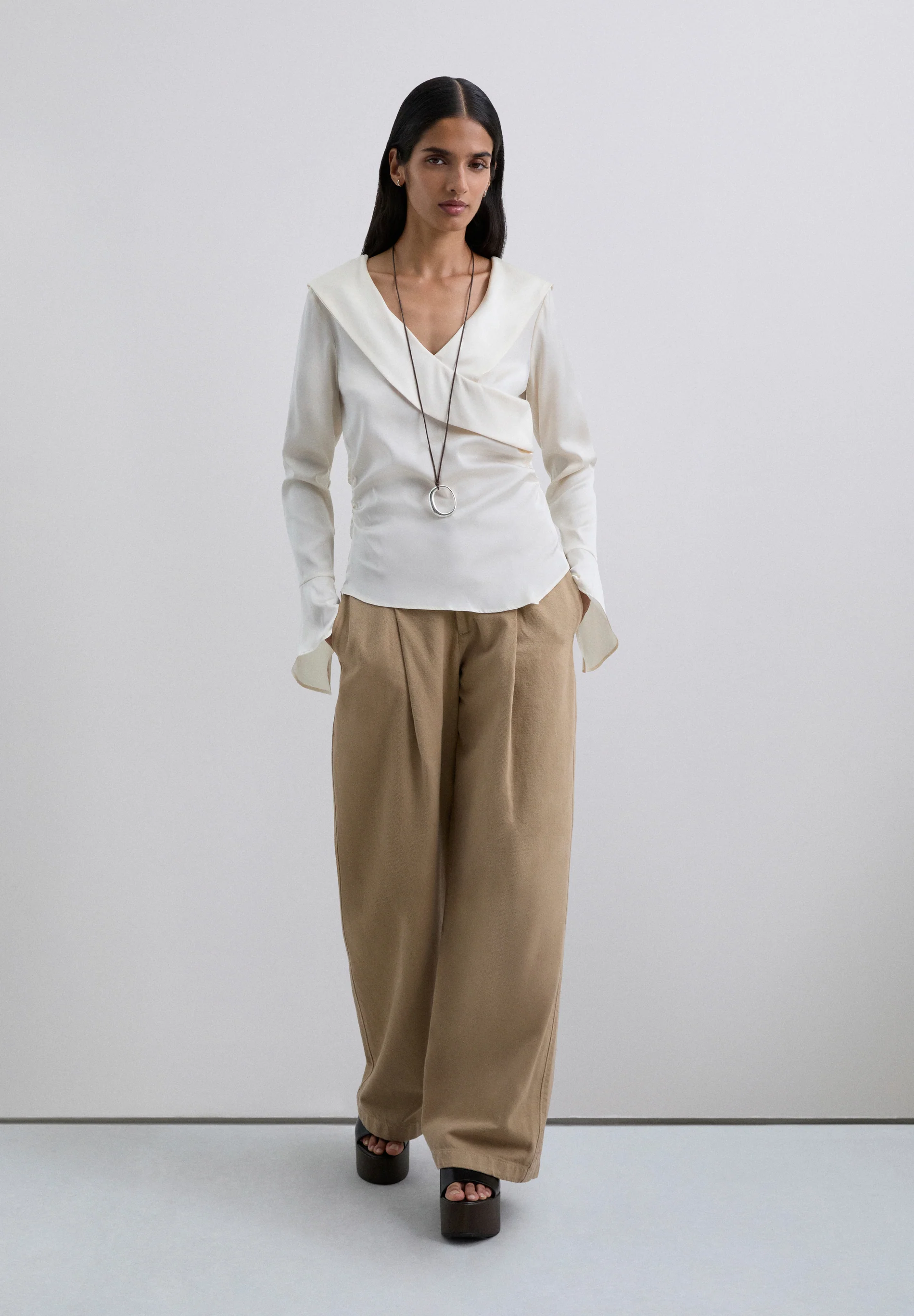 CAMISA SATINADA ASIMÉTRICA - Image 3