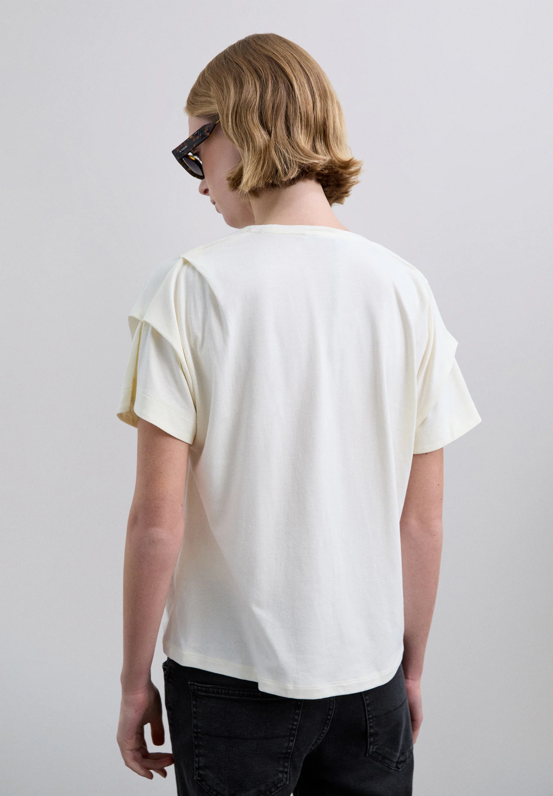 XM SCNECKLACE TEE - Image 4