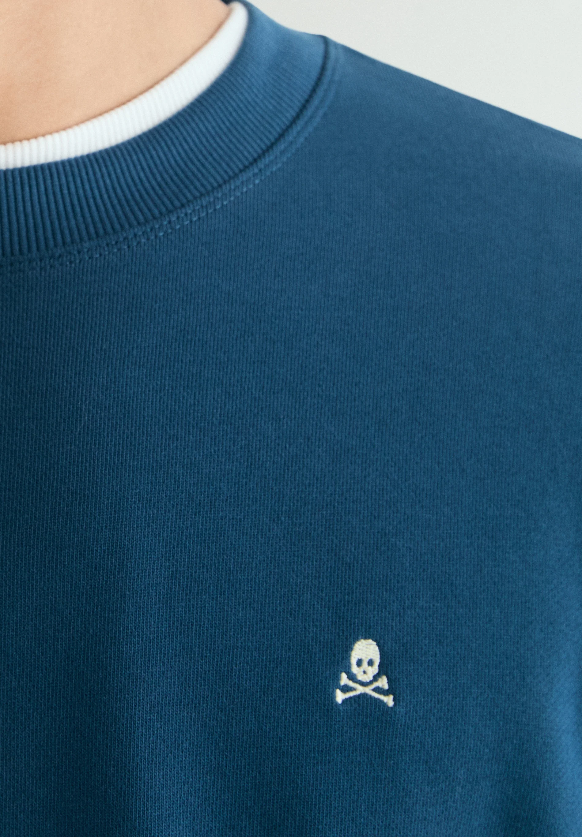 SUDADERA BORDADA CONTRASTE - Image 3