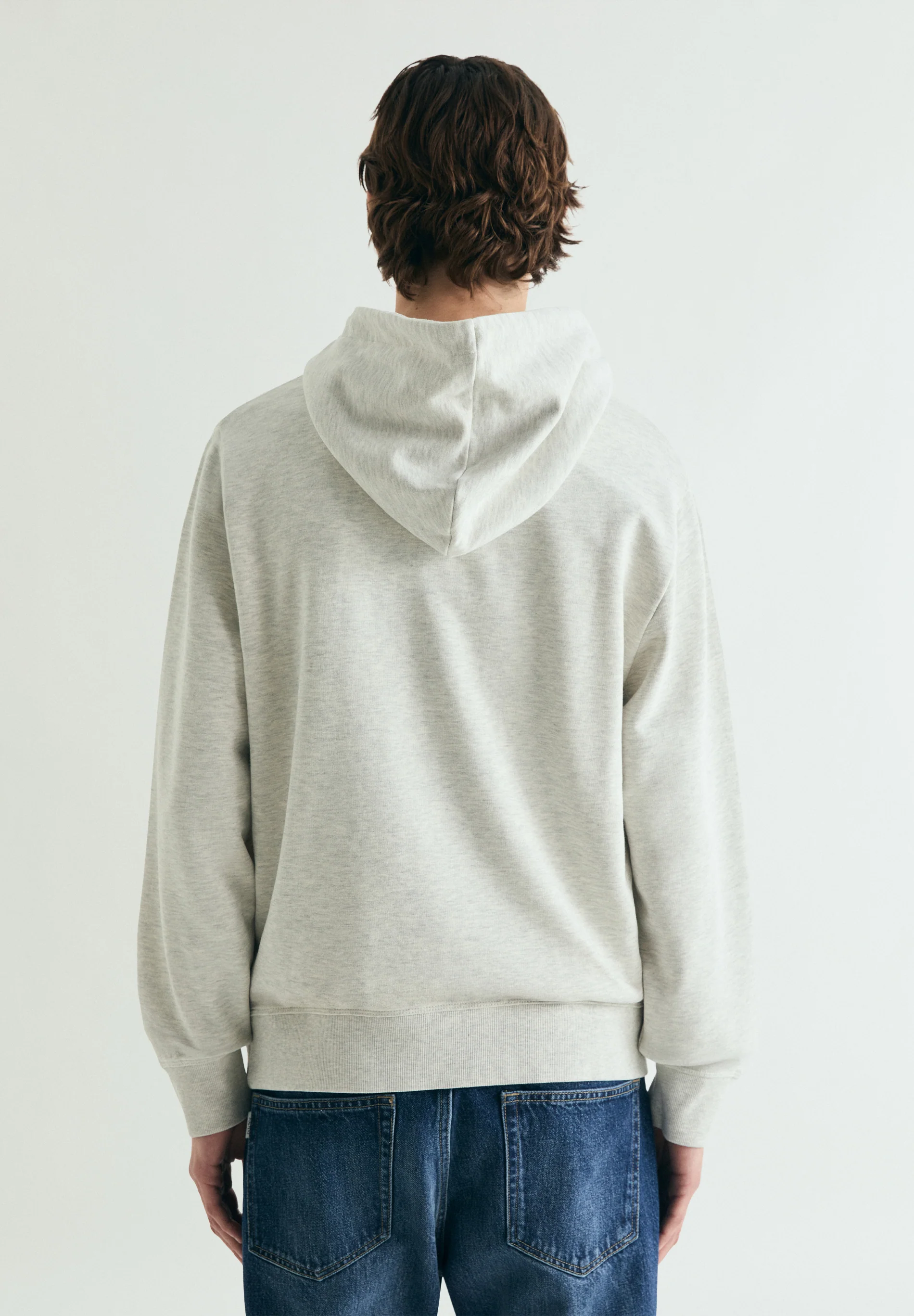 SUDADERA BORDADA CON CAPUCHA - Image 4