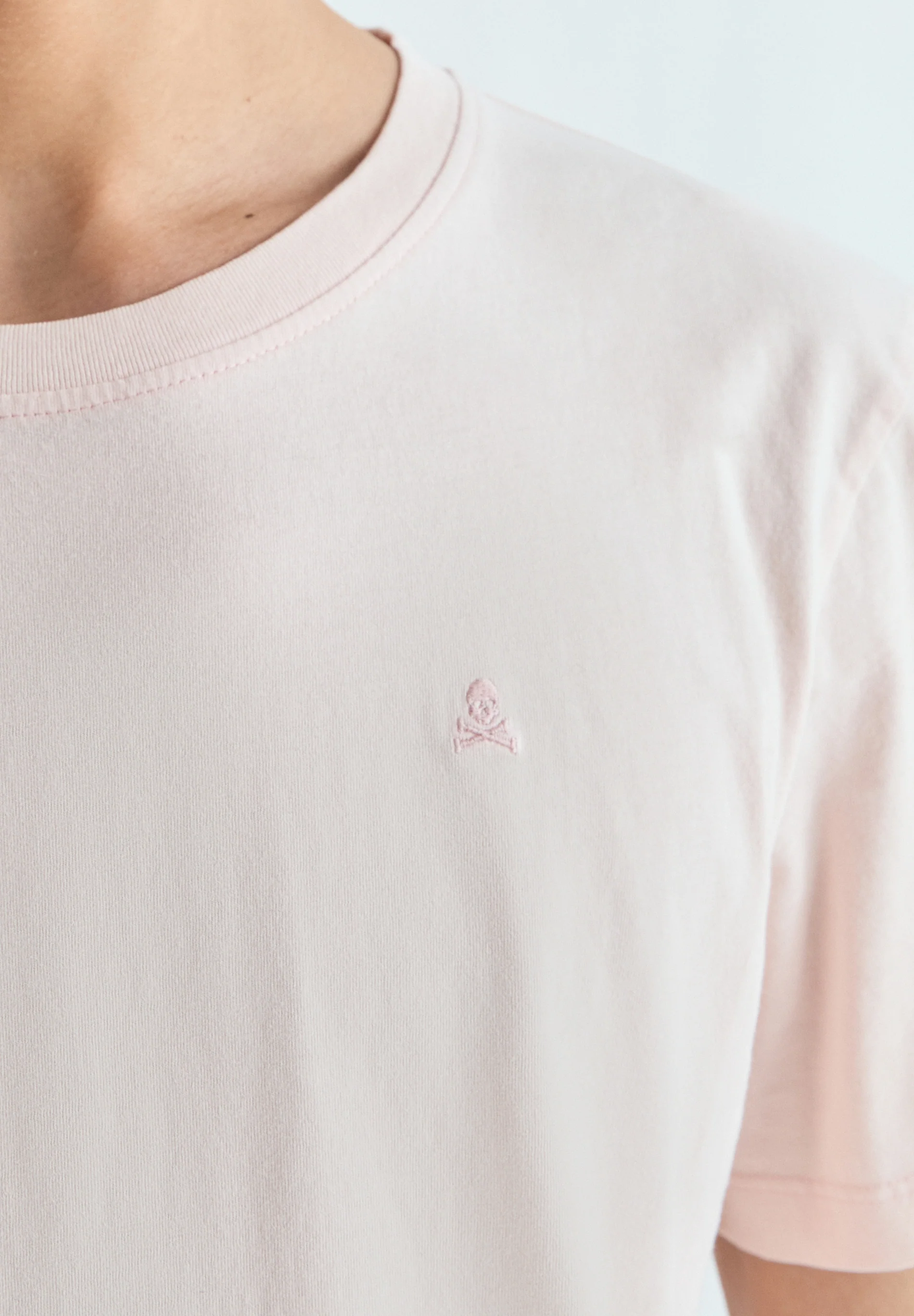 CAMISETA BORDADA REGULAR FIT - Image 4