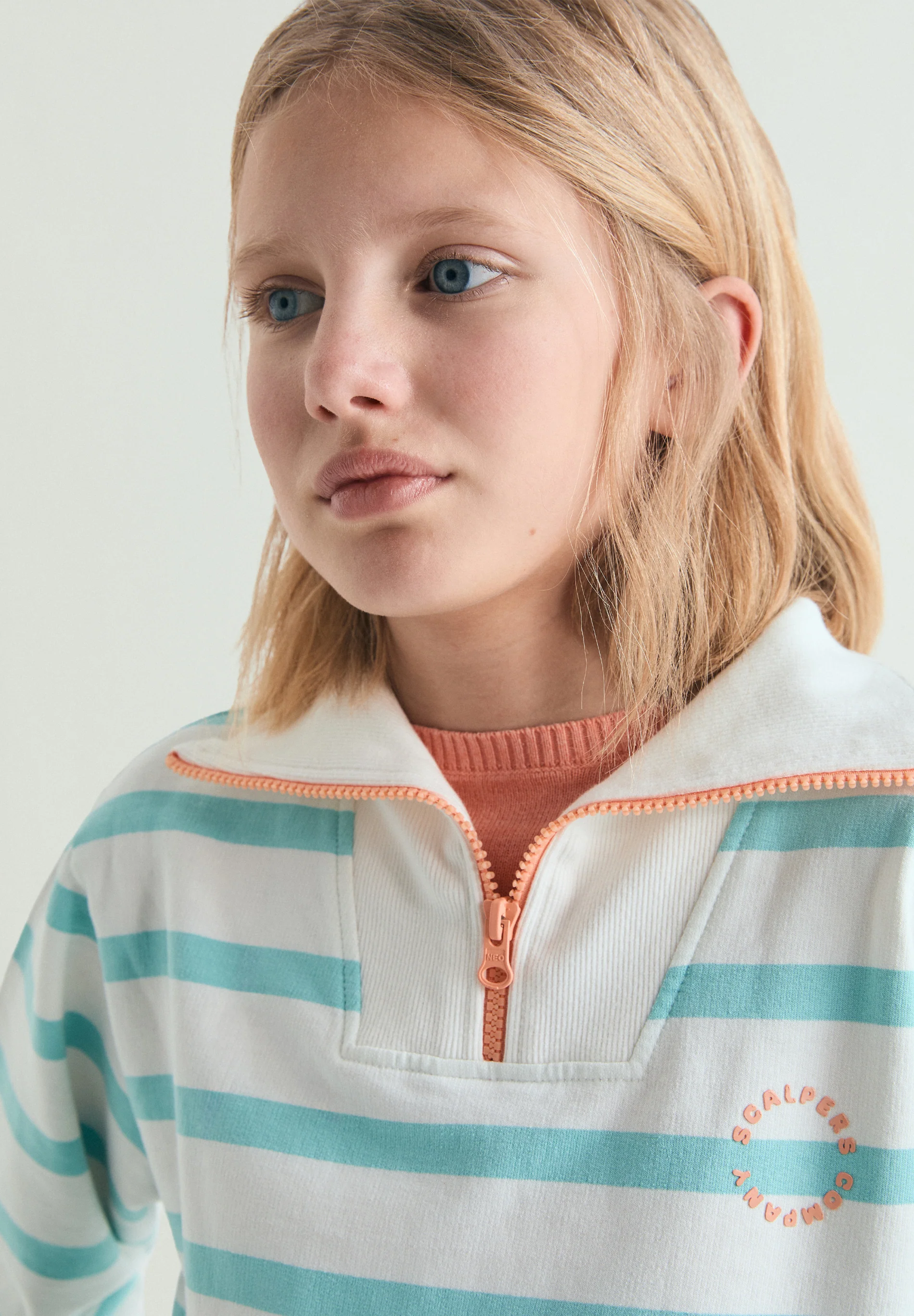 SUDADERA CUELLO ALTO RAYAS - Image 4