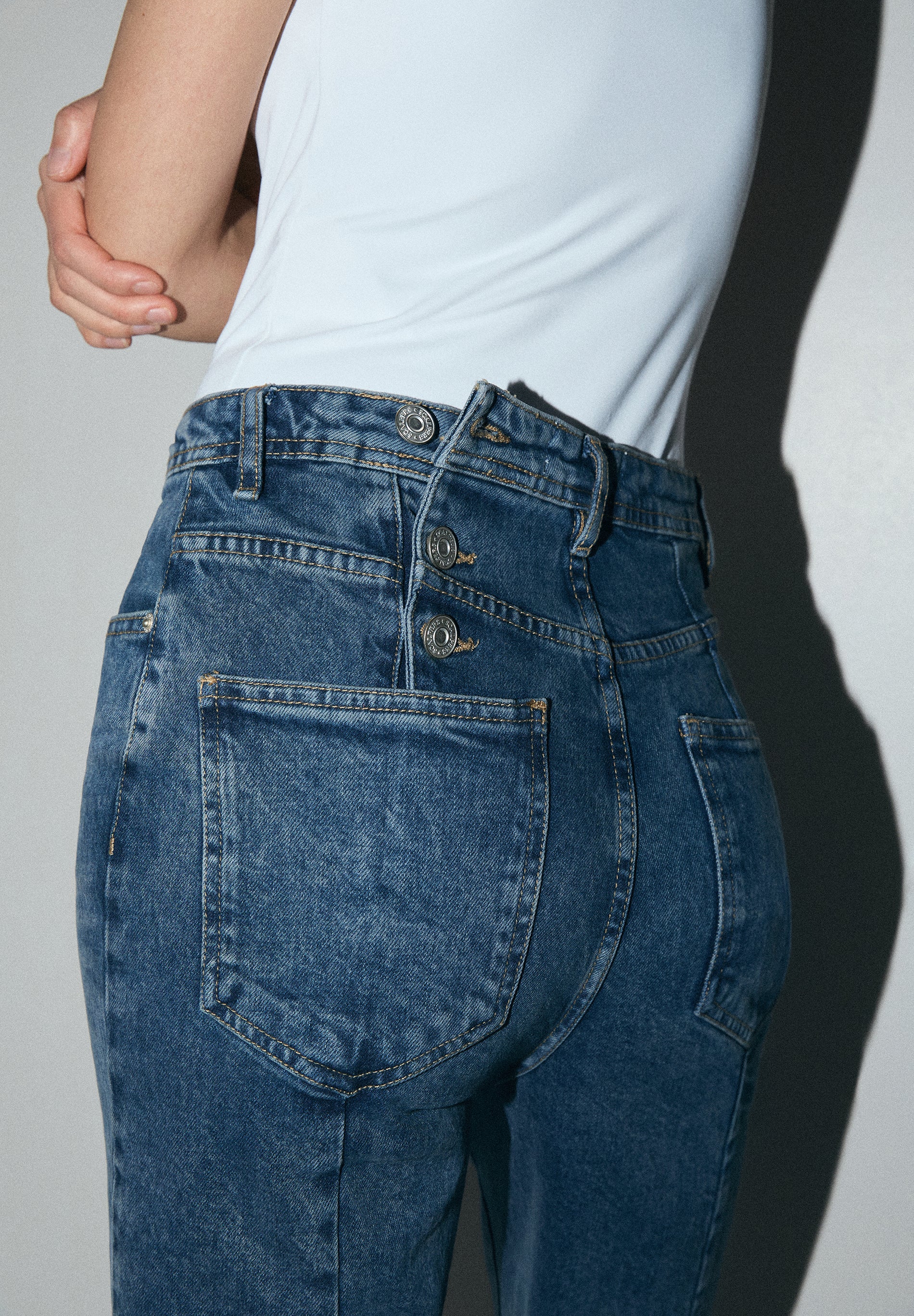 JEANS BOTONES TRASEROS - Image 2
