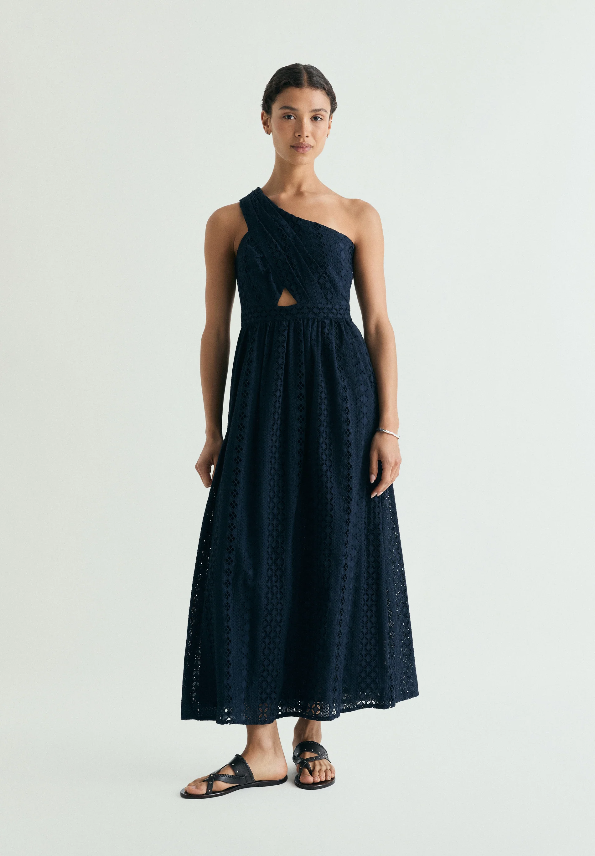 VESTIDO MIDI ASIMÉTRICO BORDADO